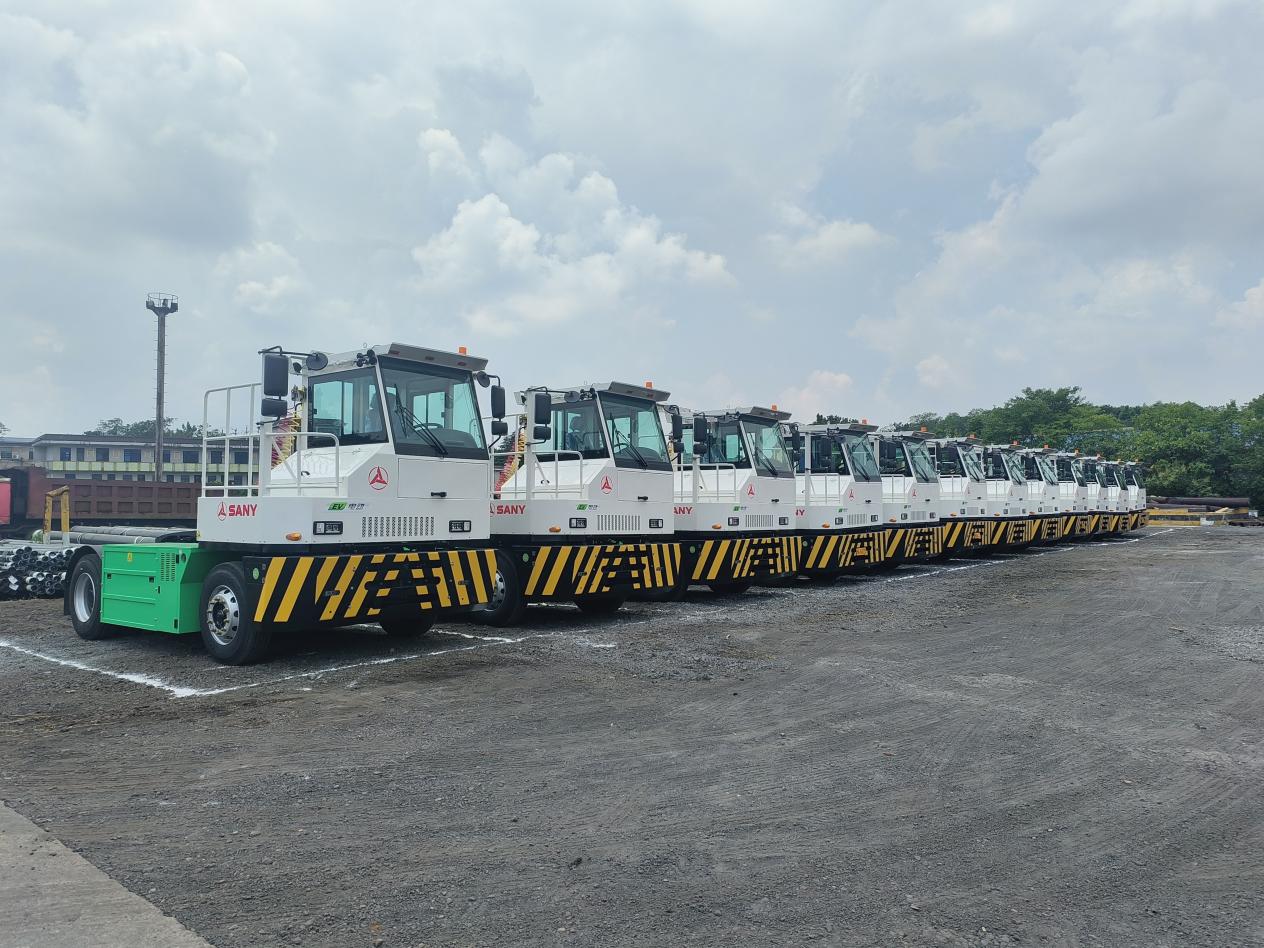 《中國(guó)環(huán)境網(wǎng)》衡鋼再添“綠色動(dòng)能”——12臺(tái)電動(dòng)牽引車頭正式投運(yùn)