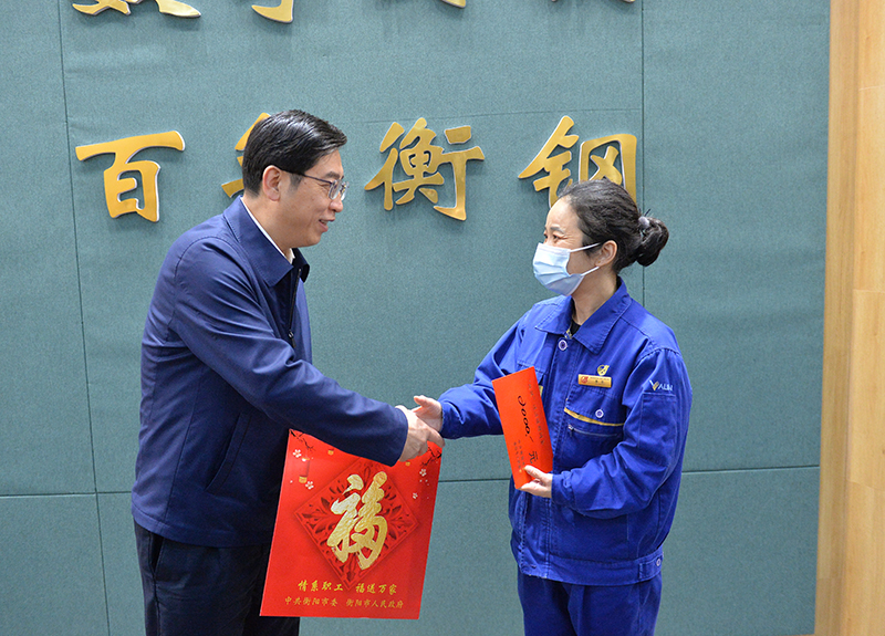 1612839802723687.jpg 市委書記鄧群策慰問陽冬華攝影 (5).JPG